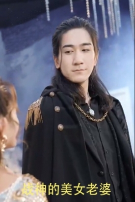 战神的美女老婆 战神的美女老婆